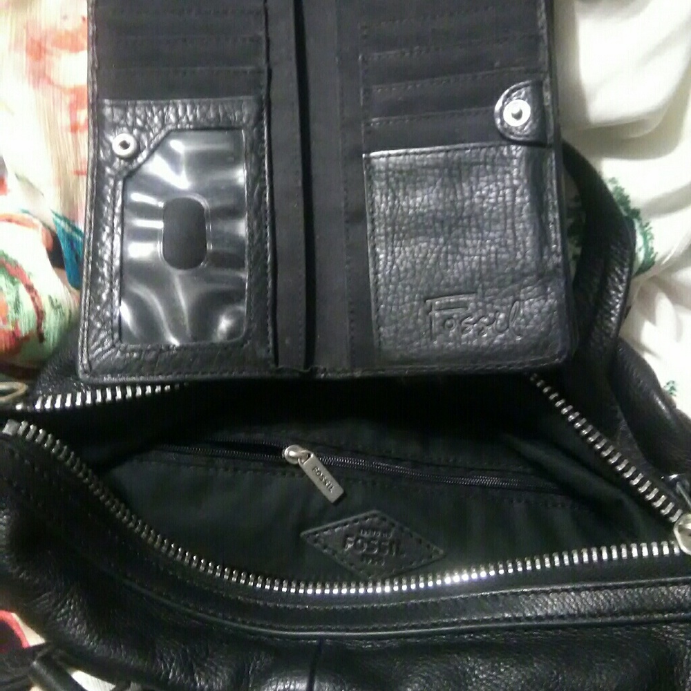 FOSSIL PURSE AND WALLET